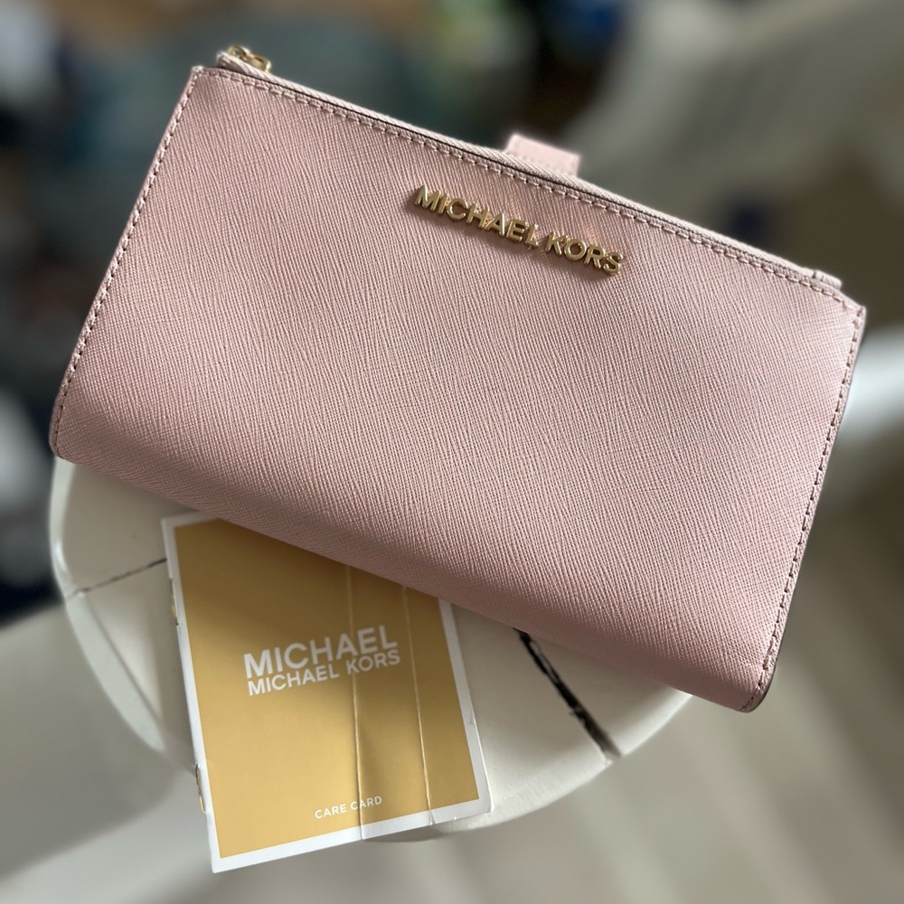 Michael Kors leather smartphone wallet - Picture 9 of 16